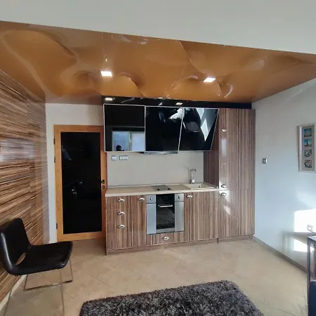 Apartment Cozy In Centre - Family Warna